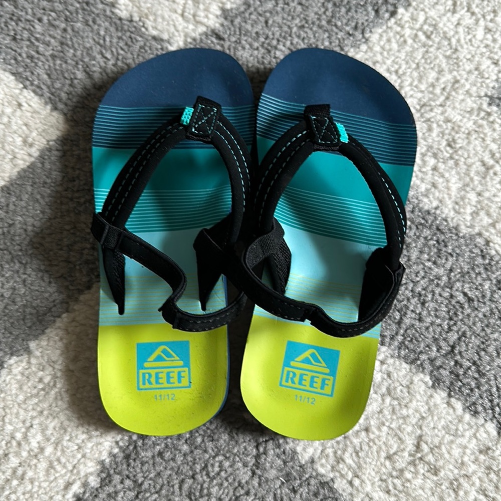Kids Reef Sandals 11/12 never worn